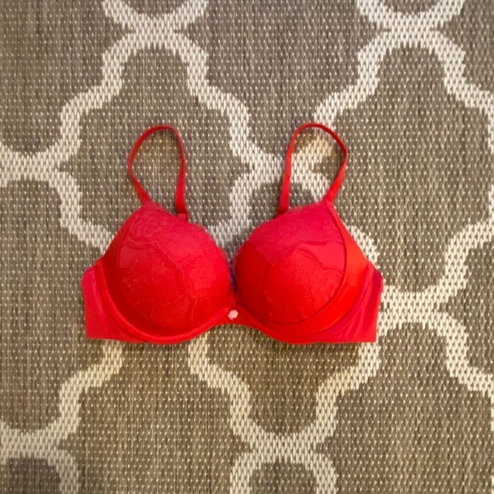 Victoria’s Secret bombshell  bra, size 34B